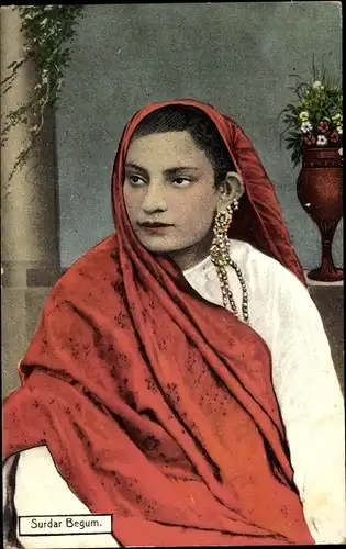 Ak Asien, Junge Frau in Volkstracht, Schmuck, Ohrring