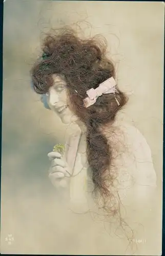 Echthaar Ak Frau mit langen braunen Haaren