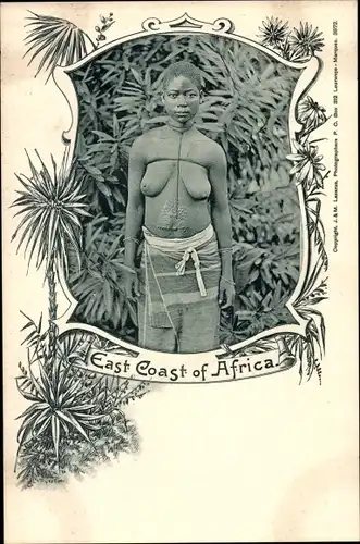 Ak Ostküste von Afrika, Barbusige Frau, Schmucknarben