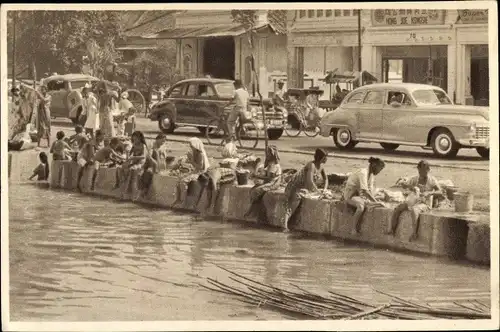 Ak Osttimor, Personen am Ufer, Autos