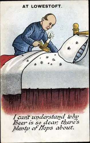Ak Soldat mit Kerze, Kleine Spinnen auf dem Bett, Humor