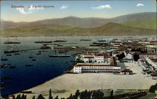 Ak Smyrna Türkei, Blick auf die große Kaserne am Hafen