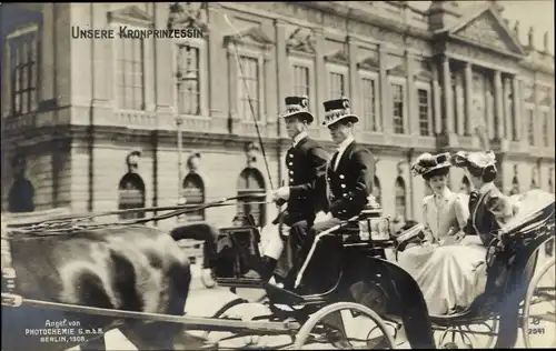Ak Kronprinzessin Cecilie von Preußen in einer Kutsche, Photochemie 2041