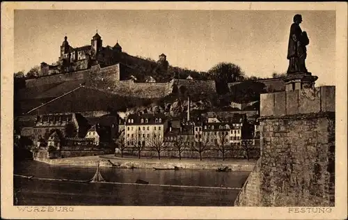 Ak Würzburg am Main Unterfranken, Festung Marienberg, Statue