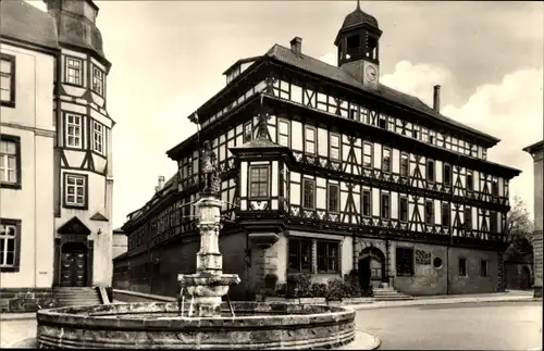 Ak Vacha in der Rhön Thüringen, Rathaus, Fachwerkhaus, Brunnen