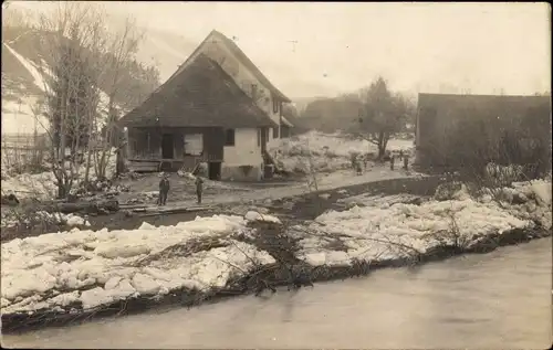 Foto Ak Bellgien, Haus am Fluß im Winter