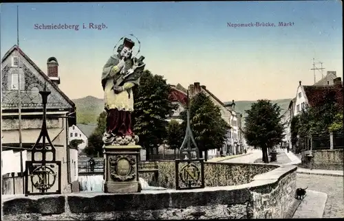 Ak Kowary Schmiedeberg im Riesengebirge Niederschlesien, Nepomuck Brücke, Markt
