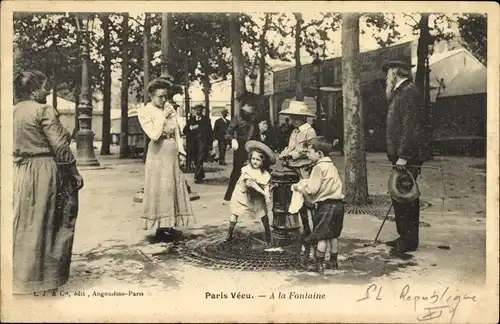 Ak Paris VII, à la Fontaine, Kinderspiel