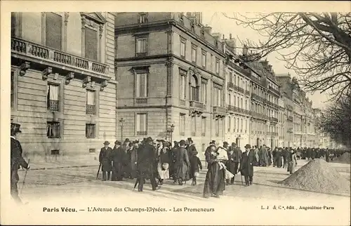 Ak Paris, Paris lebte, Avenue des Champs-Élysées, Les Promeneurs