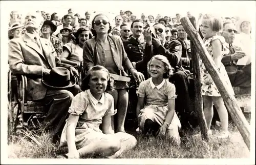 Ak Niederländisches Königshaus, Prinzessin Juliana mit Familie, Soesterberg 1948