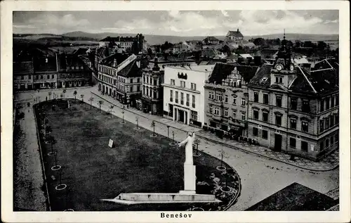 Ak Benešov Beneschau Mittelböhmen, Platz, Denkmal, Geschäfte