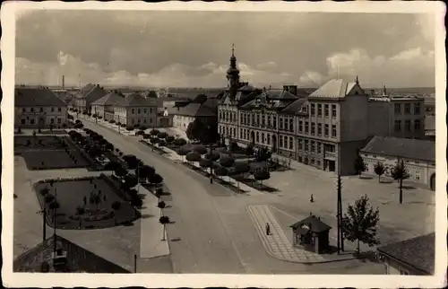 Ak Čelákovice Czelakowitz Tschelakowitz Mittelböhmen, Straßenpartie, Platz