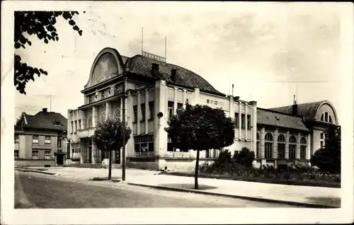 Ak Chlumec nad Cidlinou Chlumetz an der Cidlina Region Königgrätz, Straßenpartie, Gebäude