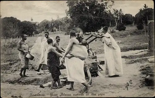 Ak Zanzibar Sansibar Tansania, Eingeborene an der Pfeife