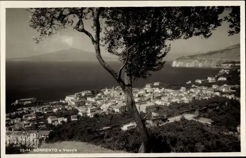 Ak Sorrento Campania, Gesamtansicht, Vesuv