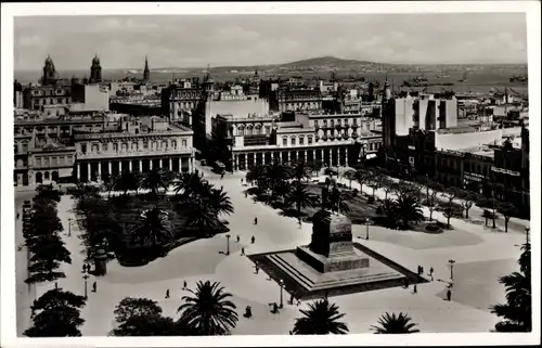 Ak Montevideo Uruguay, Teilansicht von der Stadt mit Reiterdenkmal