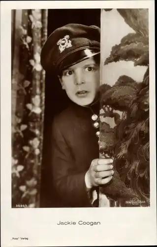 Ak Schauspieler Jackie Coogan, Portrait in Uniform mit Mütze, Ross Verlag 3530/1