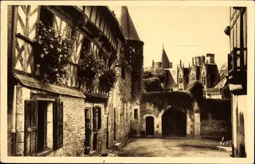 Ak Josselin Morbihan, Altes Haus an der Ecke Rue de Trente und Rue du Chateau