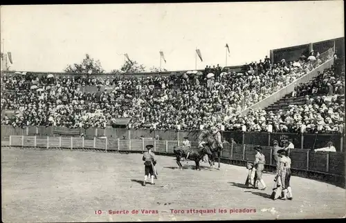 Ak Corrida de Toros, Suerte de Varas, Toro greifen die Picadors an