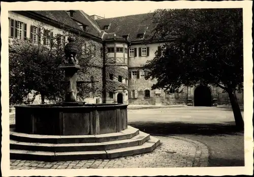 Ak Tübingen am Neckar, Schloss Hohentübingen, Schlosshof