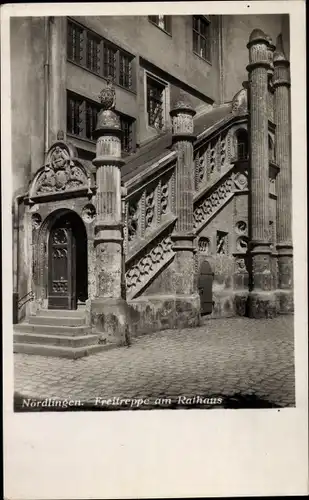 Ak Nördlingen in Schwaben, Freitreppe, Rathaus