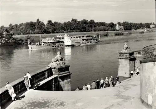 Ak Fahrgastschiff MS Friedrich Engels auf der Elbe, Schloss Pillnitz