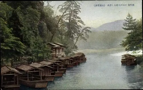 Ak Arashiyama Präfektur Kyoto Japan, überdachte Ruderboote am Ufer