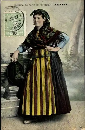 Ak Avintes Portugal, Junge portugisische Frau in Tracht