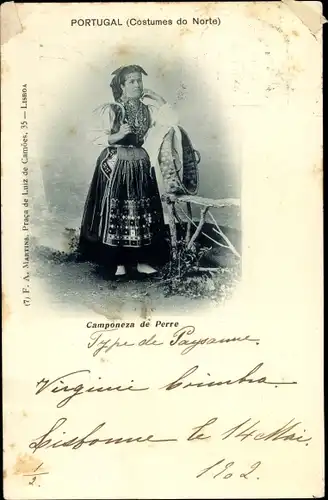 Ak Avintes Portugal, portugisische Bäuerin in Tracht