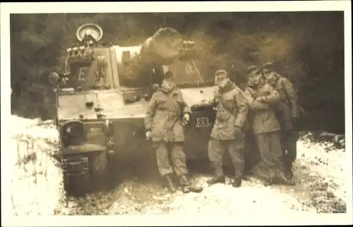 Foto Ak Soldaten mit Panzer, Bundeswehr