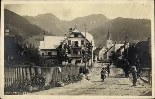 Ak Aflenz Steiermark, Straßenpartie, Kirche