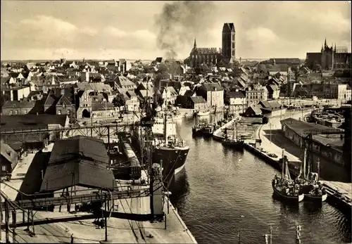 Ak Hansestadt Wismar, Hafen, Schiff, Blick über die Stadt