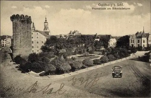 Ak Złotoryja Goldberg Schlesien, Promenade am Schmiedeturm, Auto