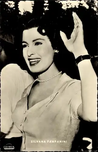 Ak Schauspielerin Silvana Pampanini, Portrait, Vier Herzen in Rom