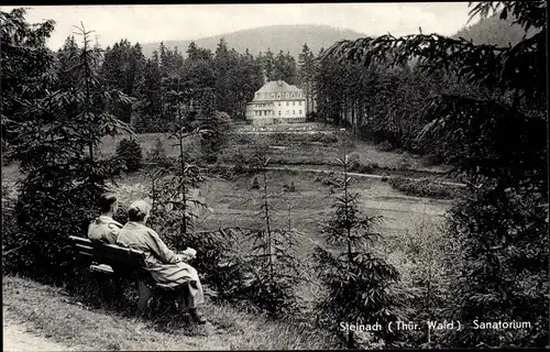 Ak Steinach im Thüringer Wald, Sanatorium, Paar auf einer Rastbank