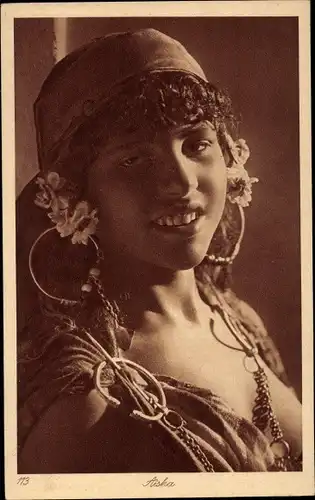 Ak Portrait einer Dame, Aisha, Blumen, Schmuck, Maghreb