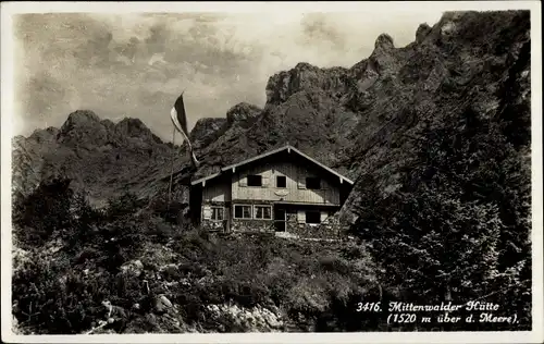 Ak Mittenwald in Oberbayern, Mittenwalder Hütte, Fahne