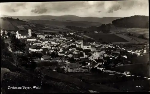 Ak Grafenau Bayer. Wald, Gesamtansicht des Ortes mit Gebirge
