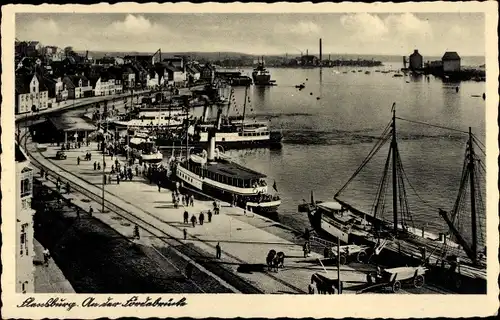 Ak Flensburg in Schleswig Holstein, Partie an der Fördebrücke, Dampfschiffe