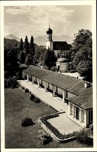 Ak Bad Heilbrunn in Oberbayern, Wandelhalle, Kirche