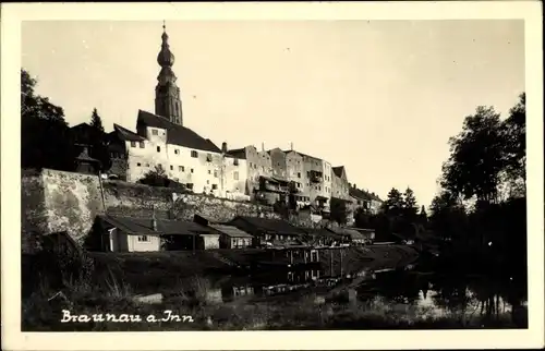 Foto Braunau am Inn Oberösterreich, Teilansicht vom Ufer aus gesehen