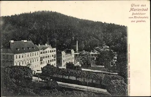 Ak Mariánské Lázně Marienbad Region Karlsbad, Badehäuser, Blick vom Kirchenplatz