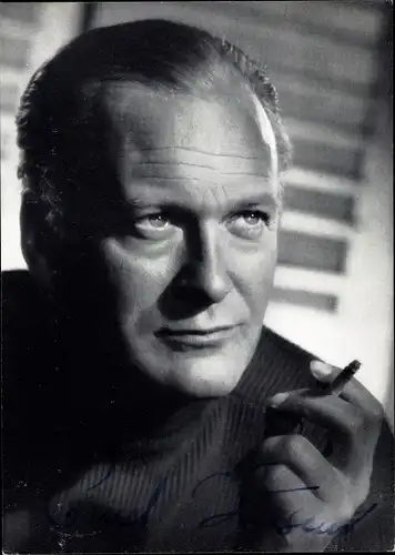 Ak Schauspieler Curd Jürgens, Portrait mit Zigarette, Autogramm