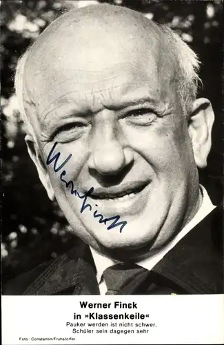 Ak Schauspieler und Kabarettist Werner Finck in Klassenkeile, Autogramm