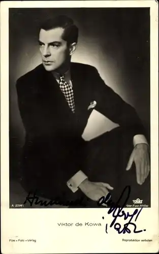 Ak Schauspieler Viktor de Kowa, Portrait im Anzug, Autogramm
