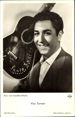 Ak Schauspieler und Sänger Vico Torriani, Portrait, Gitarre