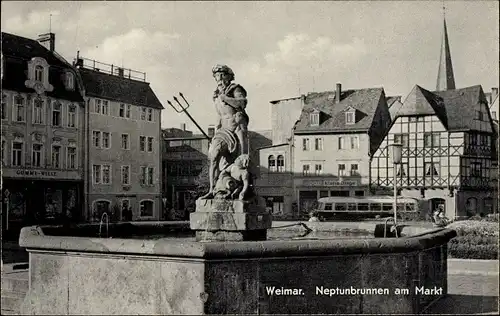 Ak Weimar in Thüringen, Neptunbrunnen am Markt