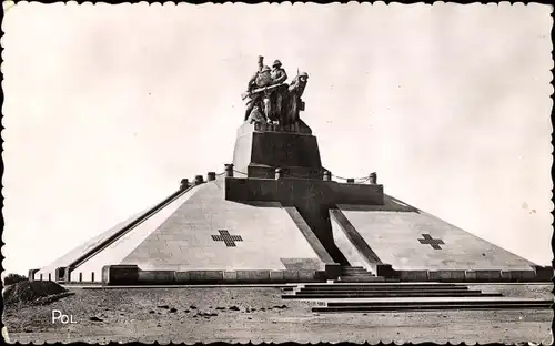 Ak Souain Marne, Monument Navarin, Monument aux Morts des Armees de Champagne 1914-1918