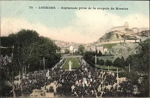 Ak Lourdes Hautes Pyrénées, Esplanade prise de la coupole du Rosaire