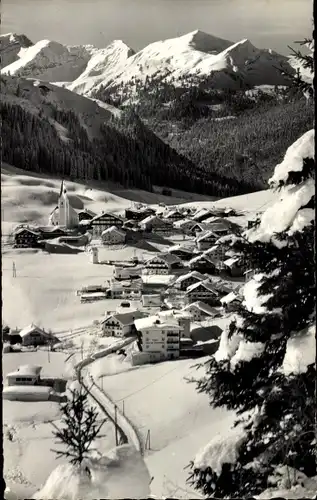 Ak Berwang in Tirol, Gesamtansicht, Winter